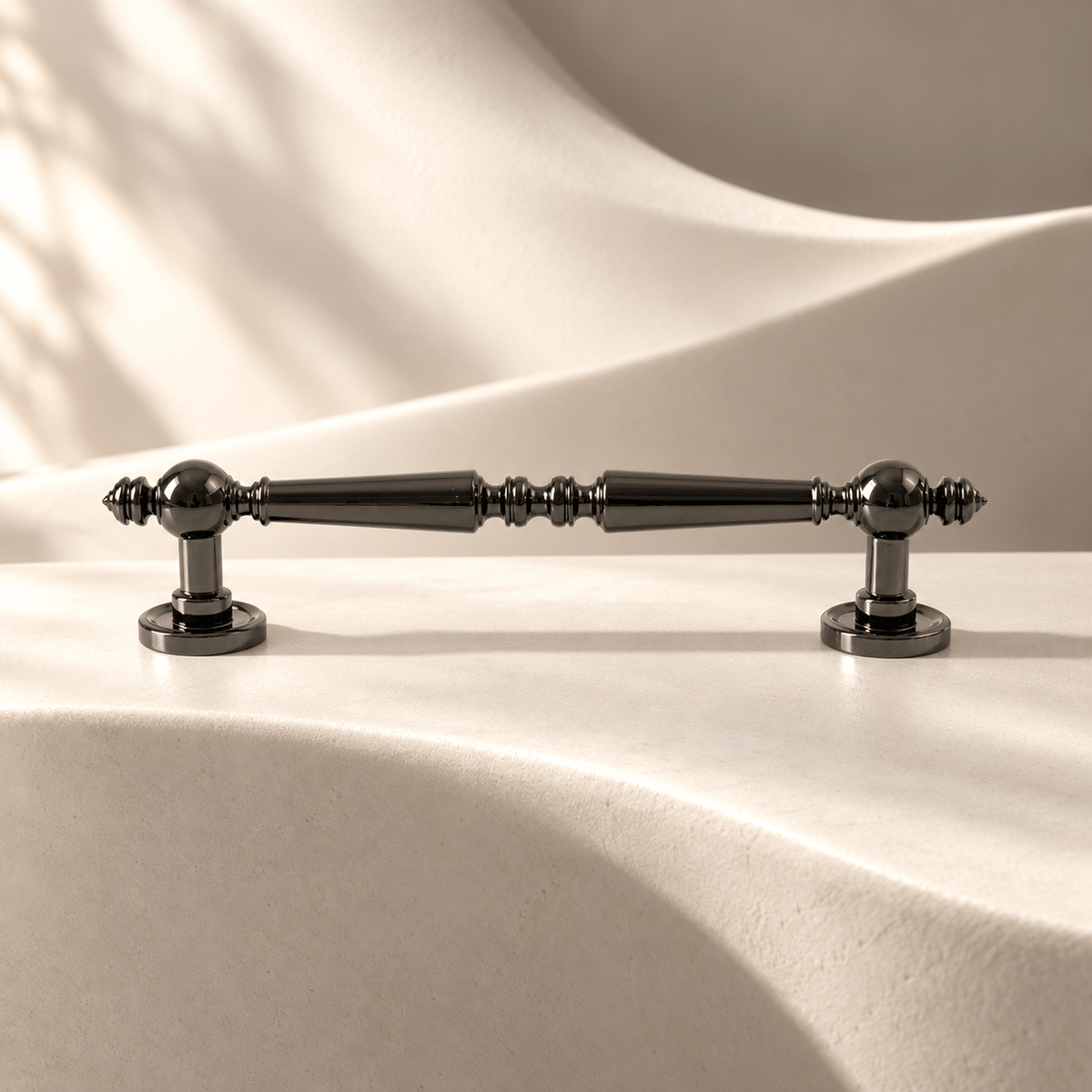 Dark French 128 mm CTC pull — warm ivory studio