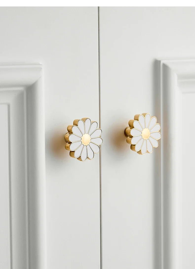 Flower Design Drawer Knob - Vintage Brass Style