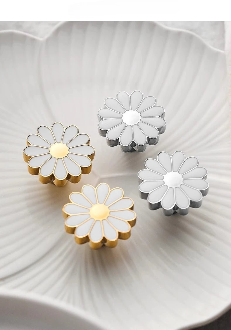 Classic Flower Knob - Brass Drawer Handle