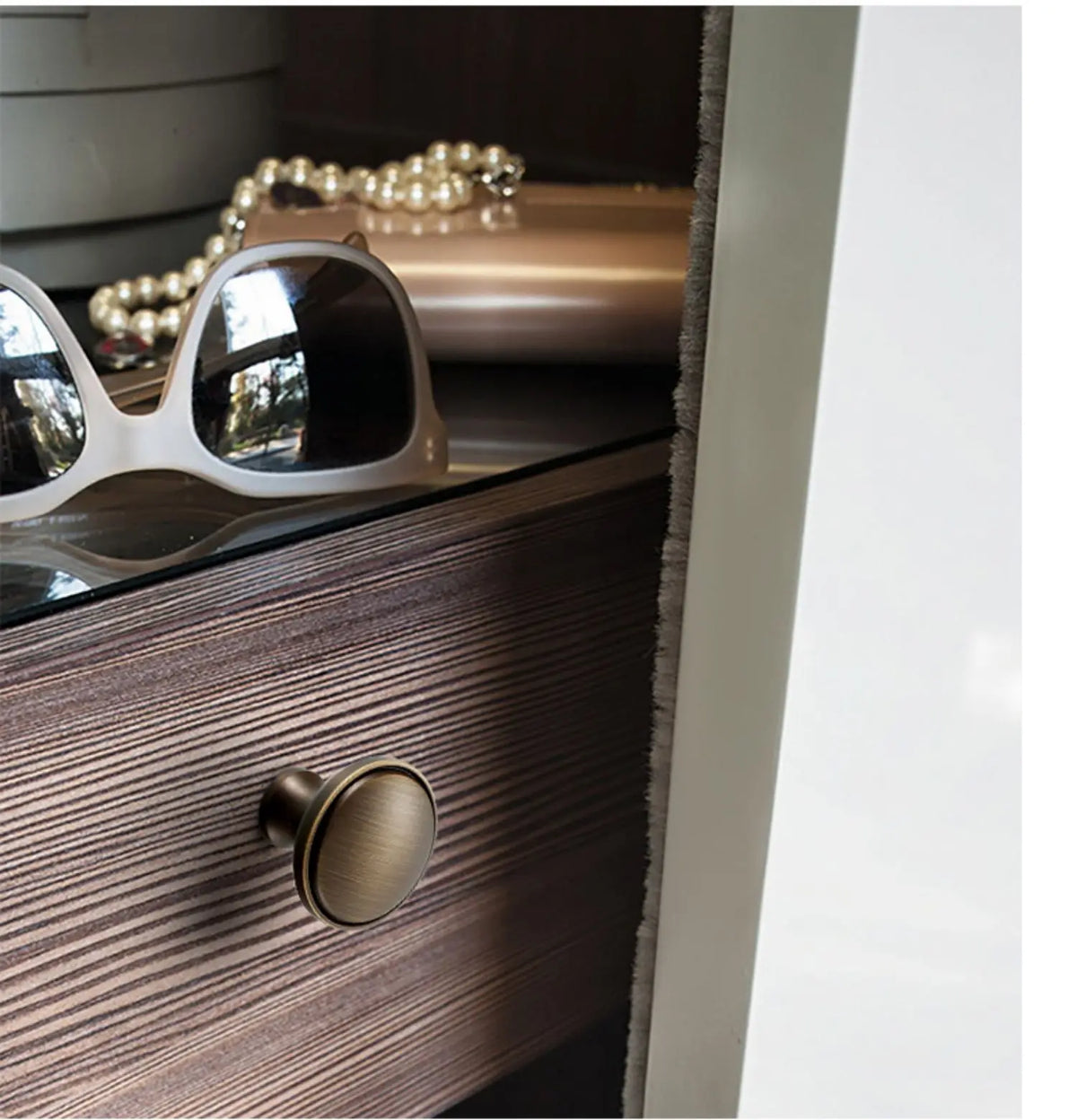 Stylish Bronze Shell Brass Cabinet Knob – Drawer Pull Design