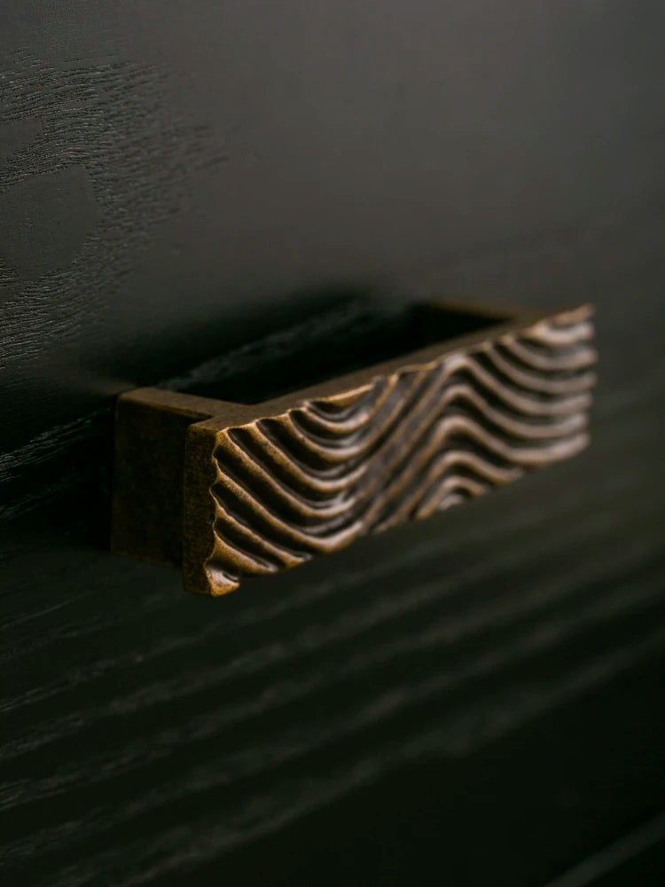 Vintage Line Brass Drawer Knobs – Stylish Pulls for Kitchen Cupboards