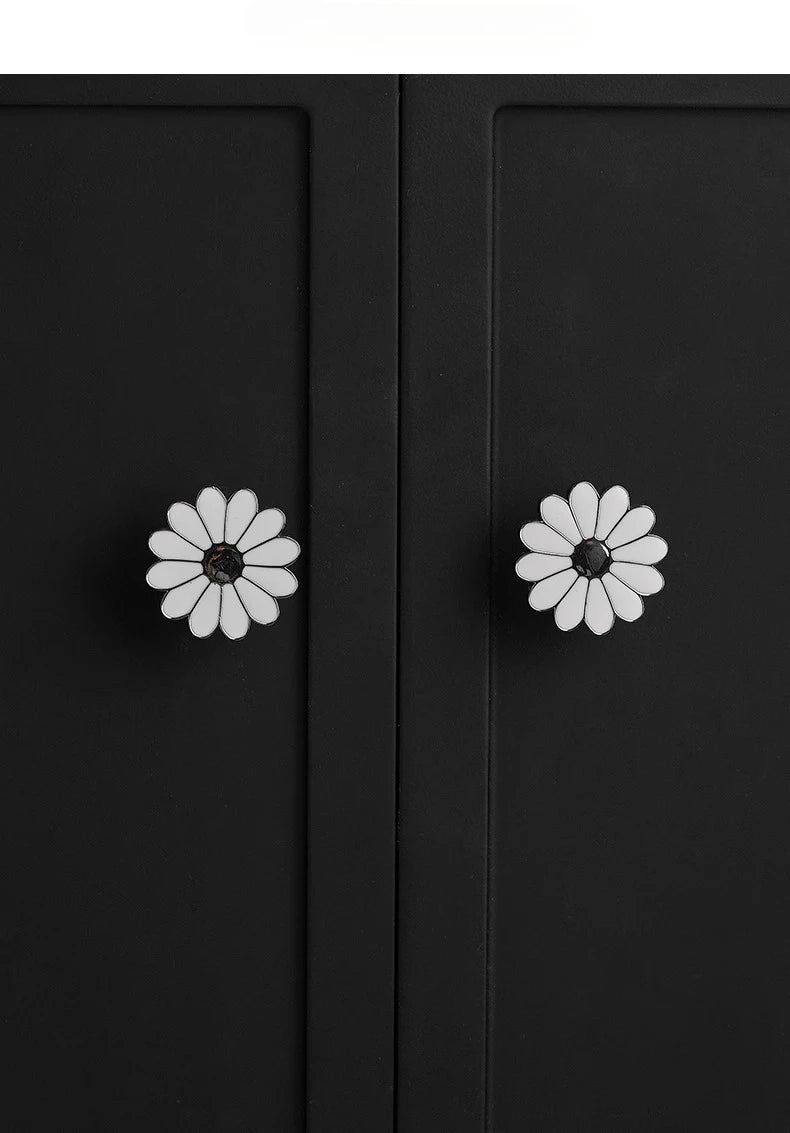 Elegant Brass Knob - Flower Design Pull