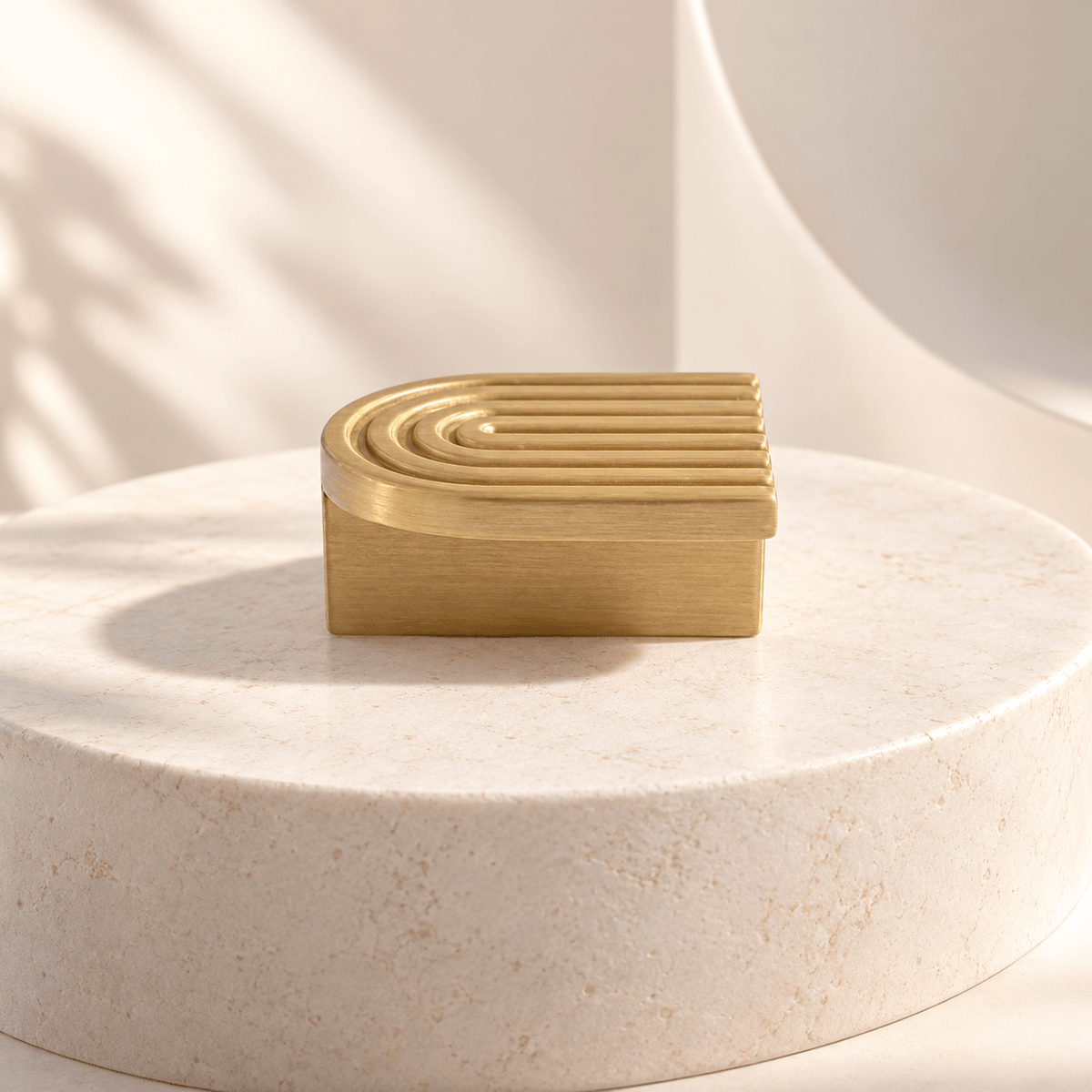 Grooved satin brass cabinet pull, 32 mm hole spacing, ivory stone studio