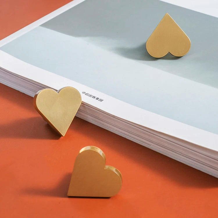Sleek Heart-Shaped Brass Knobs – Romantic Pull Handles for Modern Cabinets