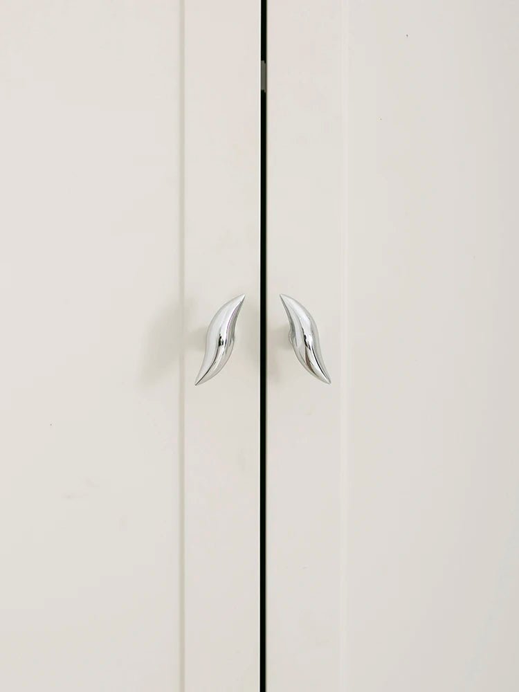 Sleek Horn-Shaped Brass Knobs – 5" Pull Handles for Drawers
