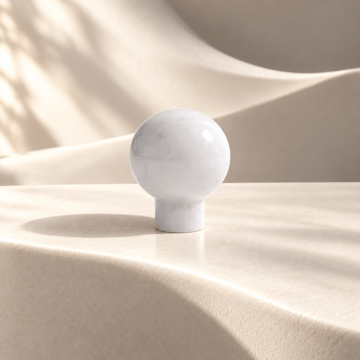 White 26 mm marble-style sphere knob on ivory stone
