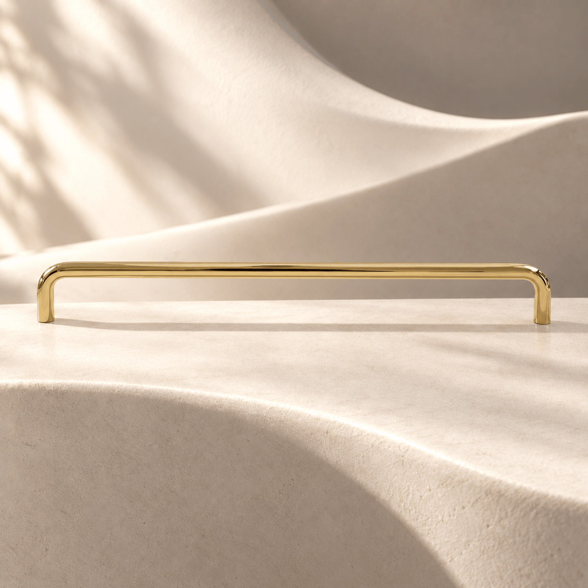 Polished gold U pull, 320 mm CTC — warm ivory stone studio