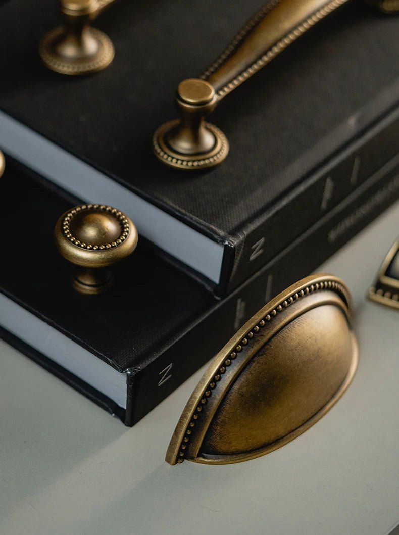 Luxury Vintage Bronze Cabinet Pulls – Shell-Shaped Brass Knobs