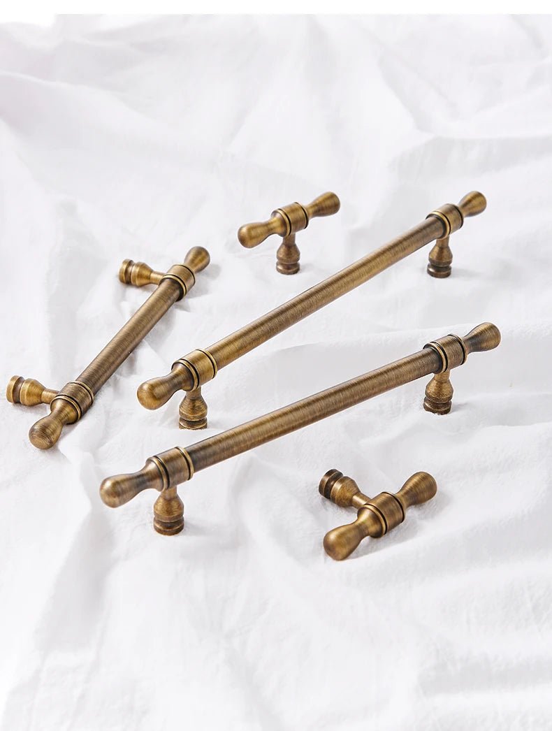 Antique Brass Cabinet Hardware - Drawer Pulls & Knobs