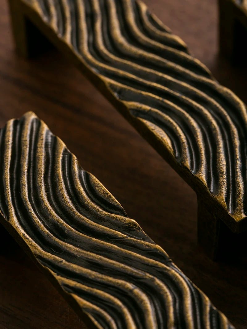 Sleek Vintage Line Brass Knobs for Kitchen Drawer Pulls