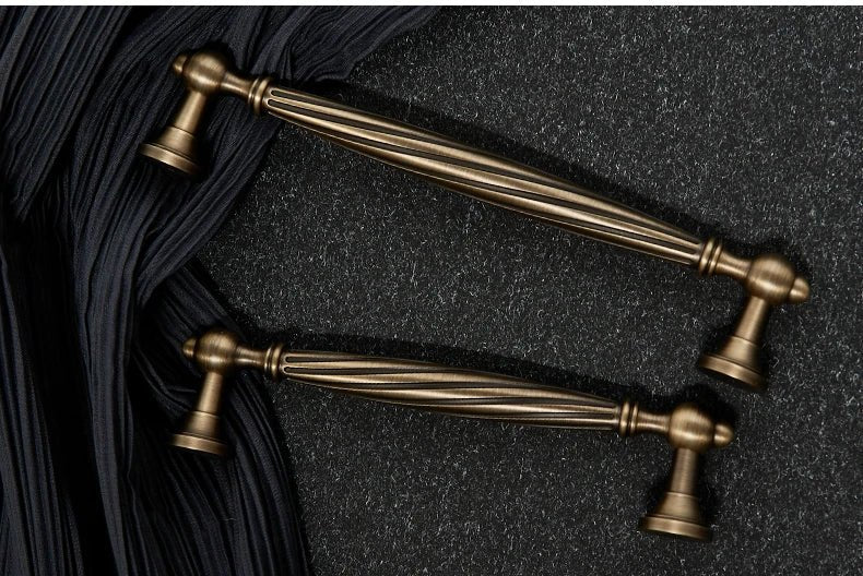 Sleek Antique Bronze Brass Knobs – Vintage Drawer Pulls for Furniture