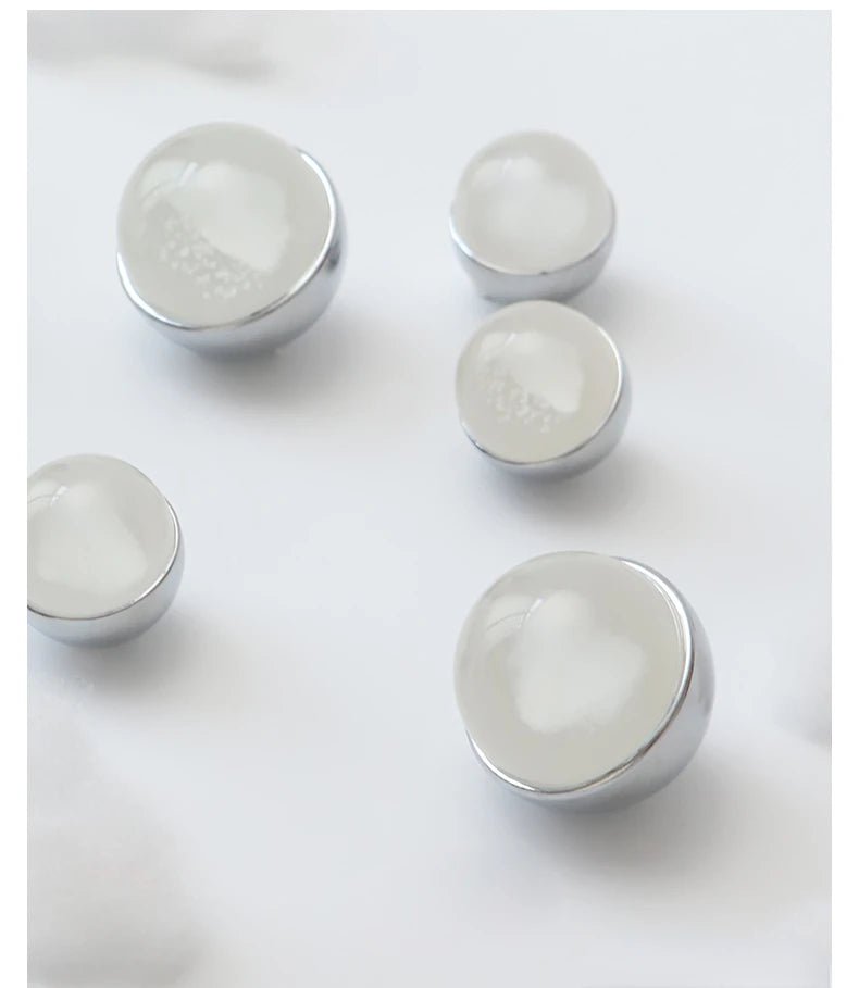 Stylish Crystal Clear Knobs – Brass Accent Pulls for Modern Cabinets