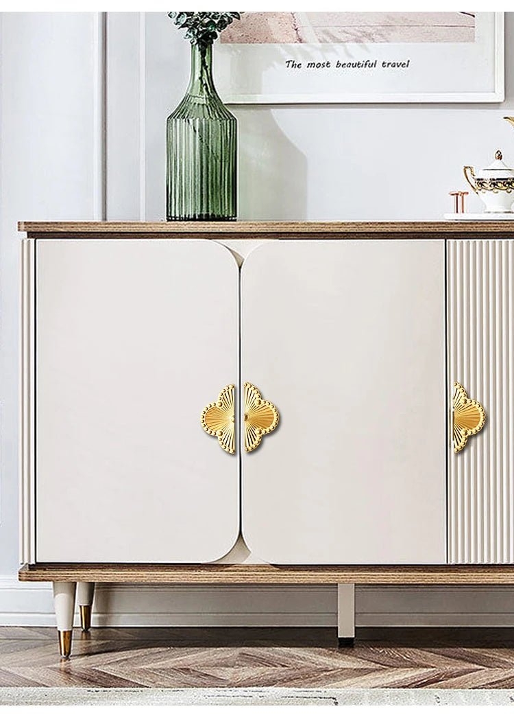 Stylish Four Leaf Brass Handle for Cabinets