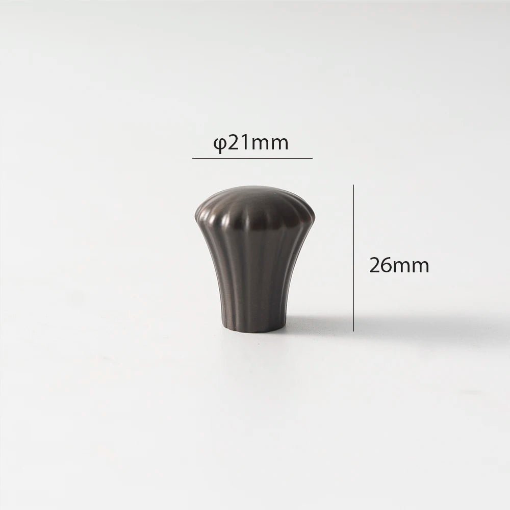 Elegant Triple-Finish Brass Knob – Vintage Look  