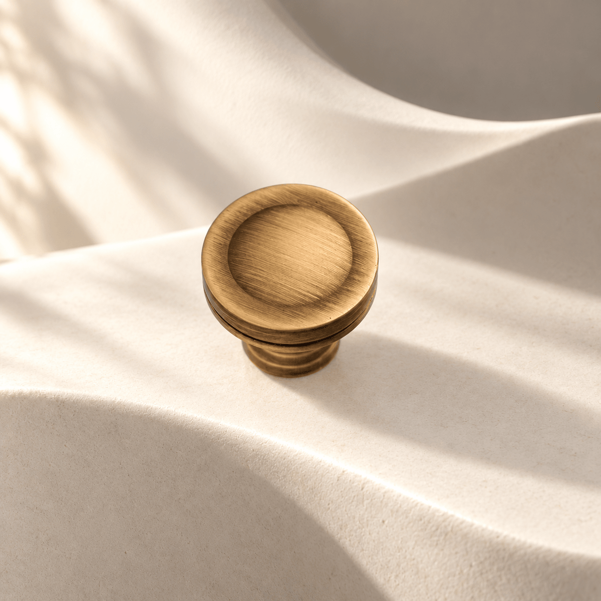 Vintage bronze 32 mm round knob on ivory stone